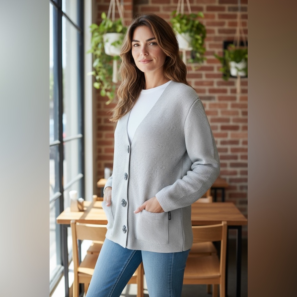 Saint James Women's Knitted Cardigan Sweater in pure Wool. Made in France